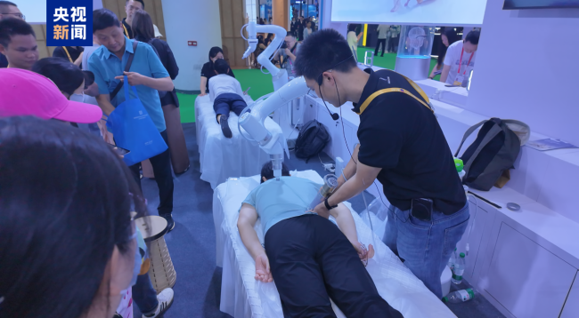 AI眼镜看世界 这么多首发首秀为何首选海南？