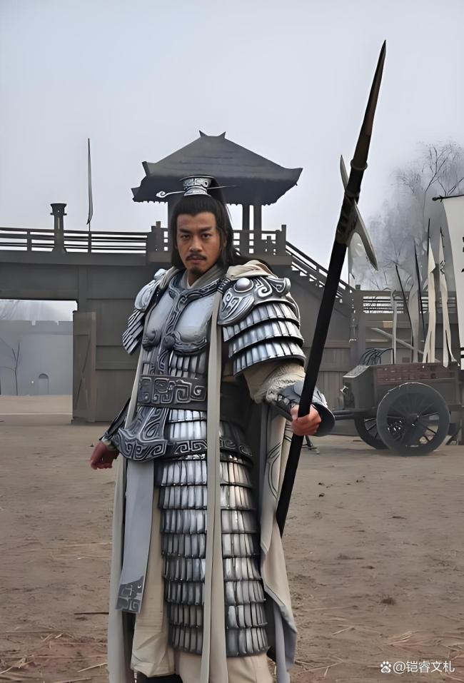 何润东手持方天画戟扮项羽超燃巡场 硬汉传奇再燃热血