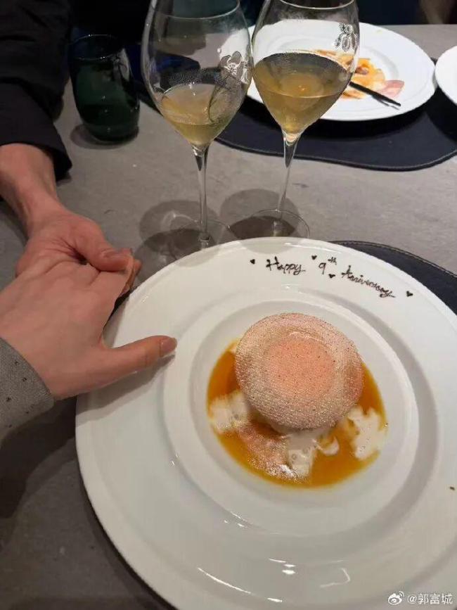 郭富城庆祝和方媛结婚九周年 甜蜜祝福引关注