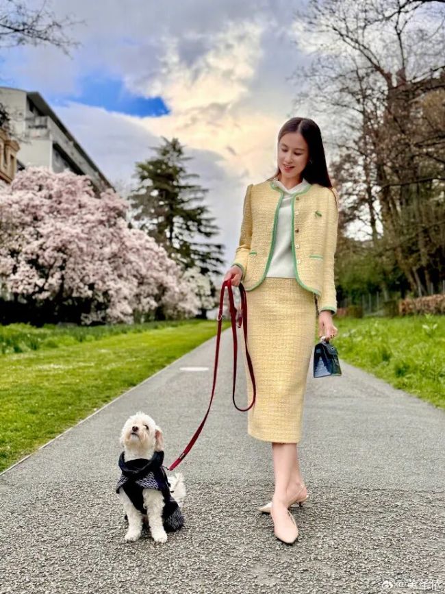 黄圣依晒瑞士游学照 商学院生活碎片