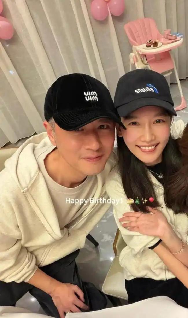 任重亲女儿脚丫 硬核宠女冲上热搜