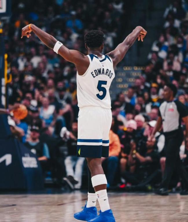 森林狼19分逆转掘金 爱德华兹率队逆袭