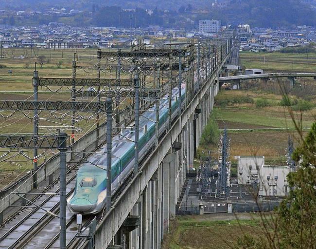 日本东北新干线暂停运行 地震影响交通