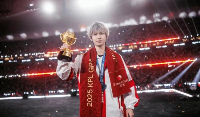 一诺登场KPL八周年