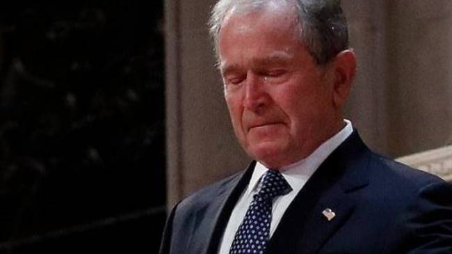 小布什回忆父亲葬礼给奥巴马老婆递糖 温情一幕引发关注