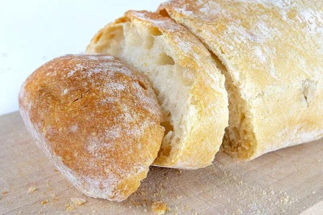 “万物”皆可夹 这种面包最近卖爆了