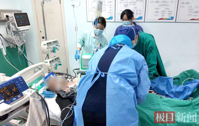 39岁男子心脏多长了“一条电线” 生死关头ECMO救回