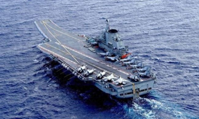 辽宁舰携14舰南下释放何信号 展示实力回应挑衅