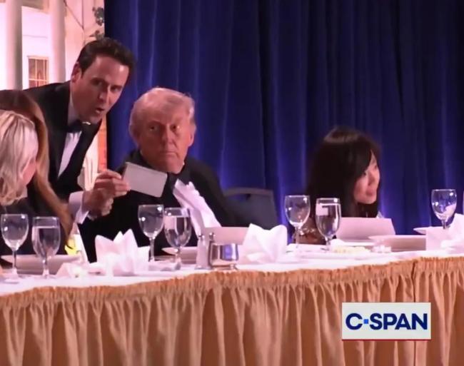 记者亲述白宫晚宴枪击现场