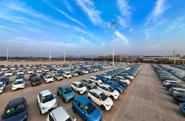 美国消费者大呼不公平，便宜又强的中国车为何只能看却买不到？