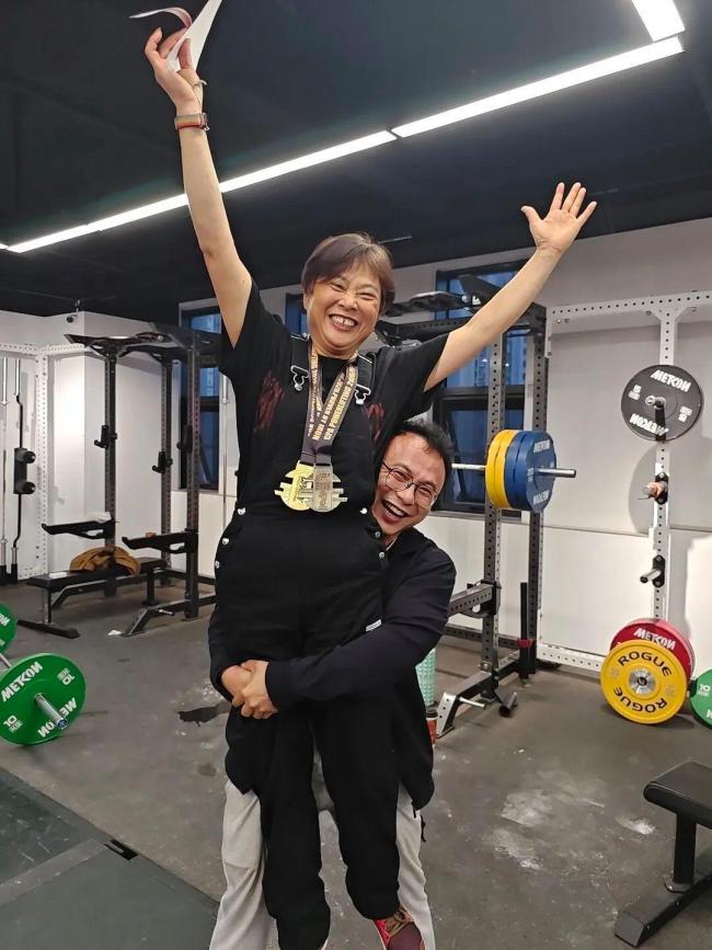 中国最强老太太：我是被儿子骗去的 健身改变生活
