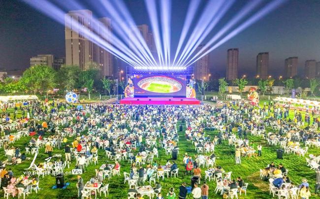 江苏宿迁：“苏超”赛事点亮“夜经济”