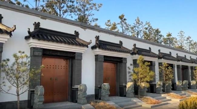 一地惊现200万豪华住宅式墓地 生态园变墓地引发争议