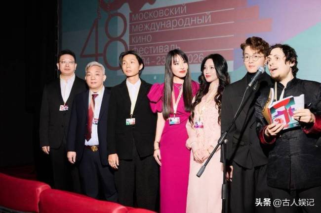 金莎媒体发布会孕相 鼻大肚圆引热议