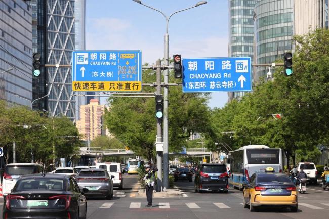 今起，北京两条快速公交道非高峰时段社会车辆可走 优化调整提升通行效率