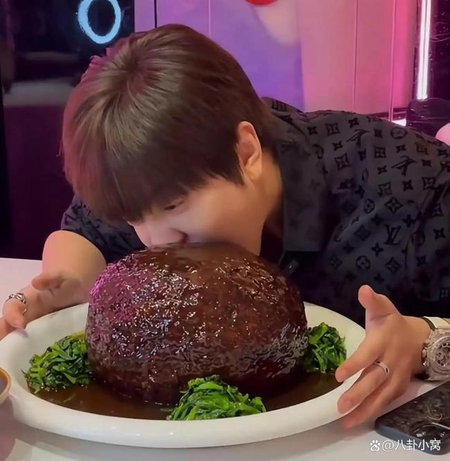 白冰7小时掉粉20万 税务丑闻引发粉丝流失