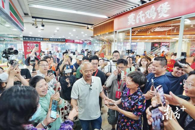 莫氏鸡煲分店开业：下午两点仍满客 顺德首店火爆迎客