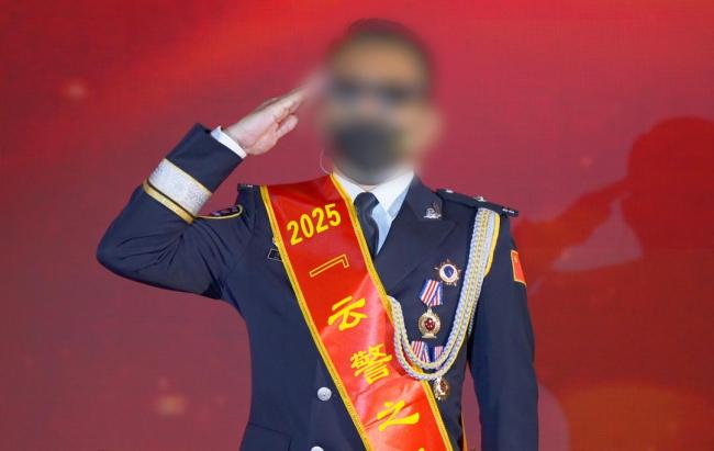 儿子给缉毒警爸爸画画没有画脸 英雄要藏好的