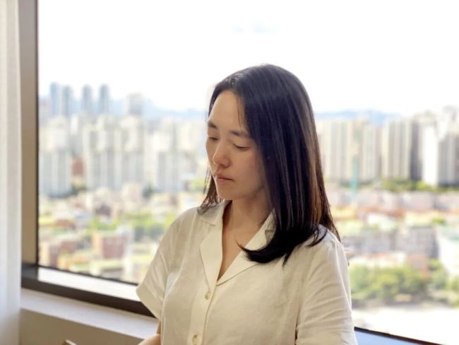 第一批没结婚的韩国中女开始领养闺蜜了