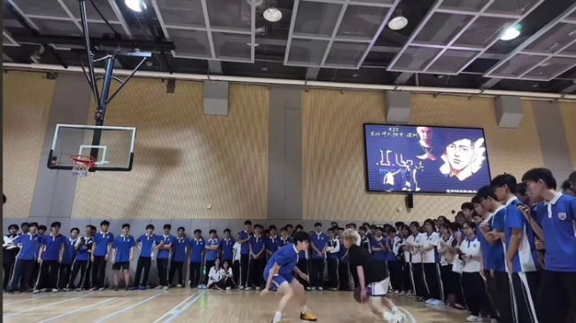同学暖心策划 男生爆哭 梦想重启