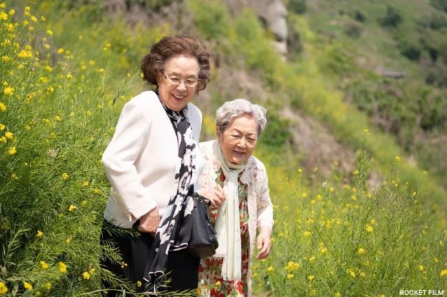 第一批没结婚的韩国中女开始领养闺蜜了 非传统家庭模式引发关注