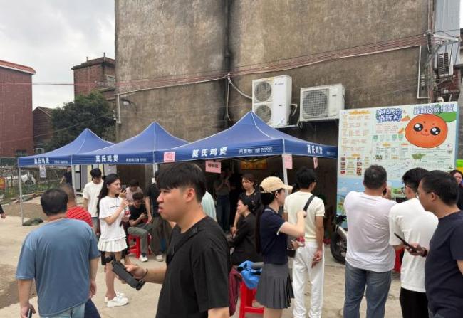莫氏鸡煲老板回应热度下降 网红美食的短暂辉煌