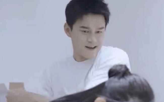 孙杨这趟综艺真是亏麻了 争议行为频现