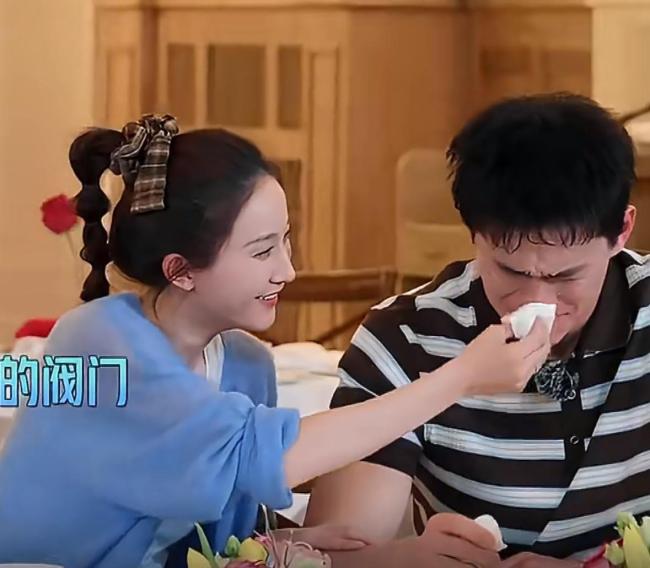 孙杨张豆豆看妻旅哭了 温情一幕感动网友