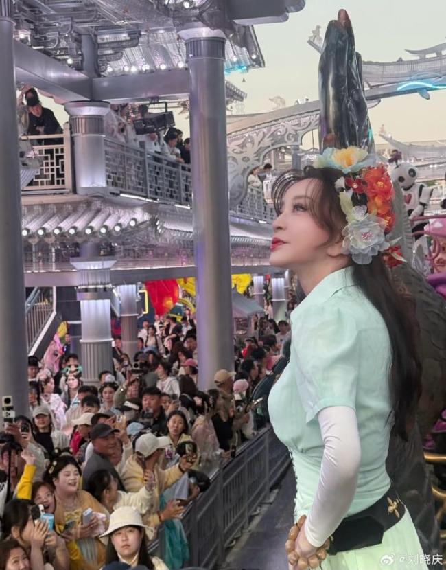 刘晓庆回应和王婆互动冷淡：嗓子哑了