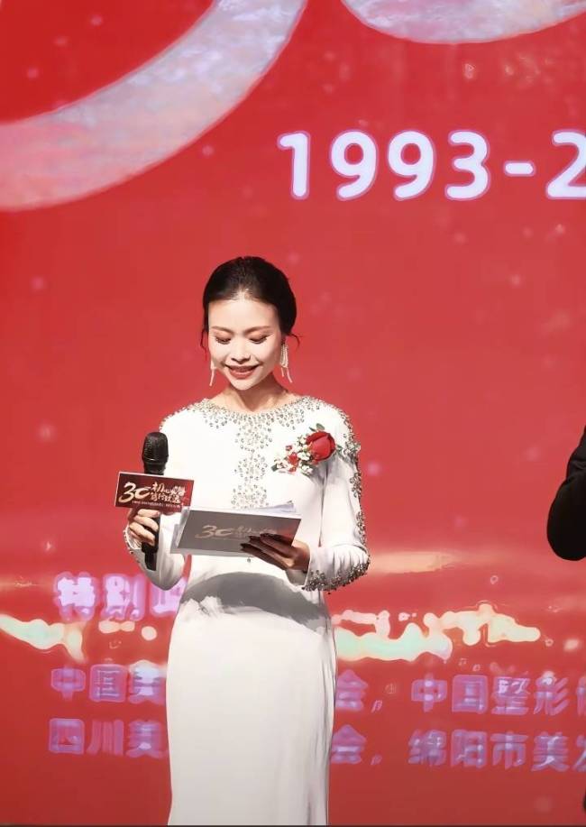知名女主持人熹菲抗癌10年不幸去世