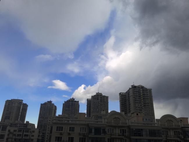 假期第三天，北京的“天空剧场”，翻云覆雨好热闹！多图直击——