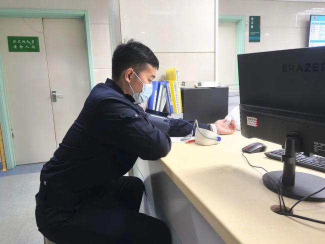 民警突然要請5天假 領(lǐng)導(dǎo)：這假必須批 救人是天職