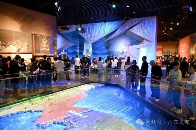 五一丹东抗美援朝纪念馆迎客流高峰 红色之旅引共鸣