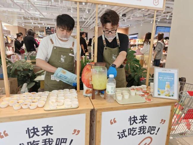 东方甄选首家线下体验店试营业 零食茶饮一应俱全