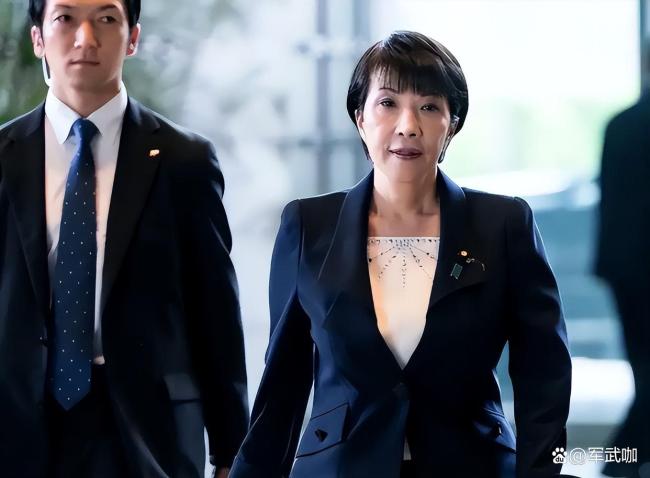 高市早苗作秀式下跪只为利益 政治算计引发争议
