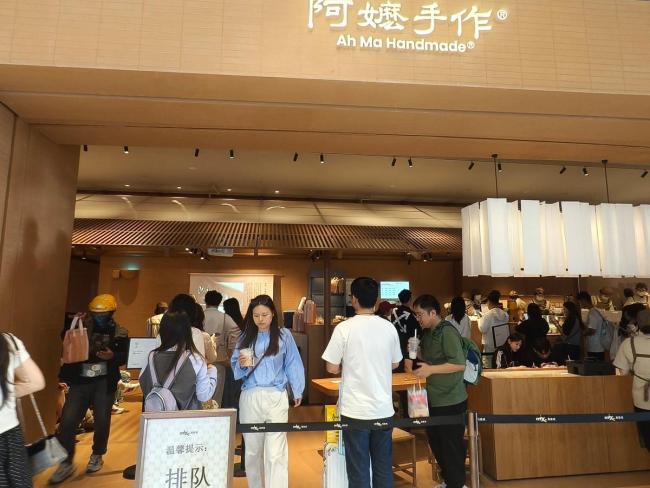 五一假期第四天仍然“人挤人”：多地接待游客同比两位数增长股票配资推荐，商圈人气爆棚