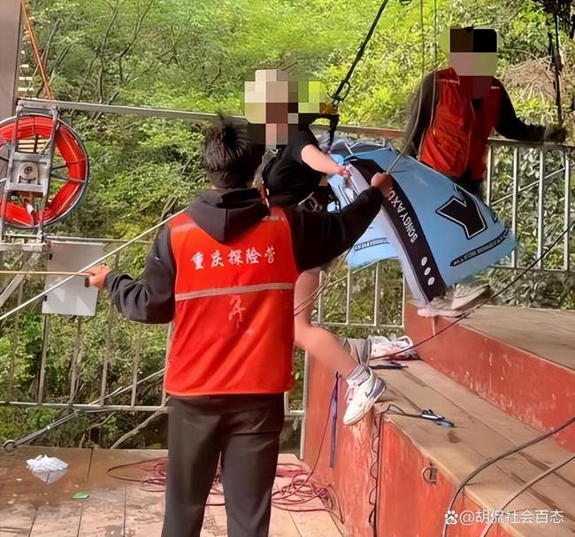 秋千坠亡女孩家属称悲伤淹没一切 生命安全不容忽视