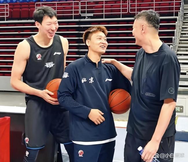 北京16记三分射穿广东总分1-0！曾凡博23分引替补4人上双 京粤大战精彩纷呈