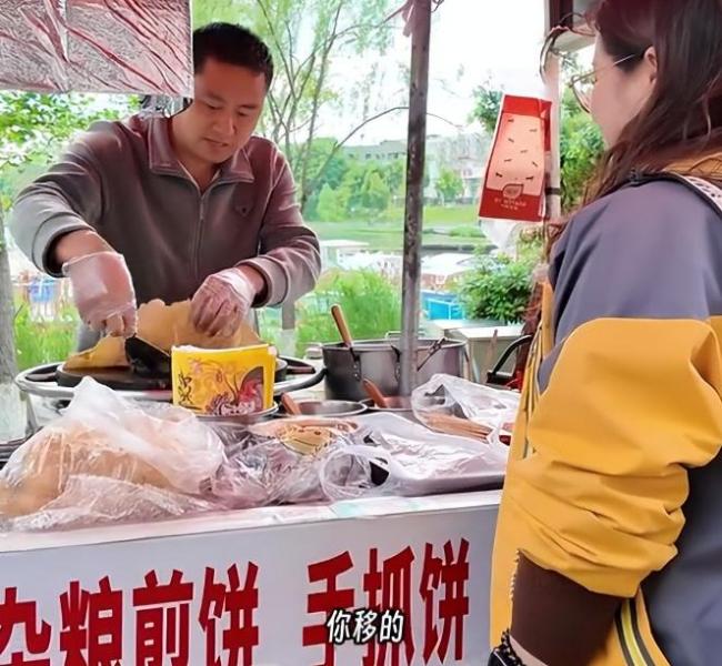 煎饼摊位之争后大哥说有网友来道歉 真相大白反转剧