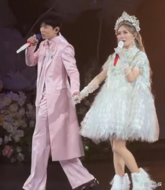 张杰谢娜合唱《明天过后》 16年相伴见证爱情