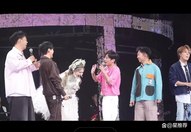 刘维去谢娜演唱会被指忘本