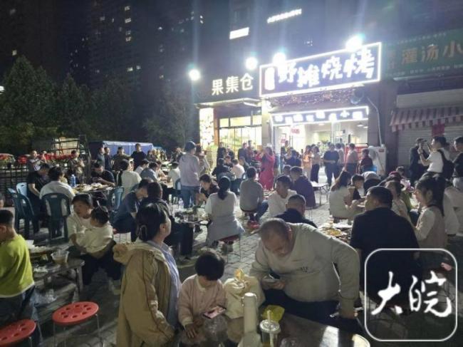 烧烤摊主捐献后再出摊 客流翻五六倍