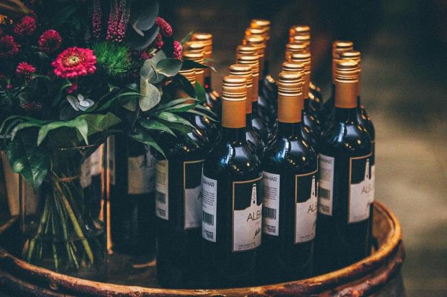 5元红酒卖断货 便宜红酒让年轻人上头 低价微醺成新宠