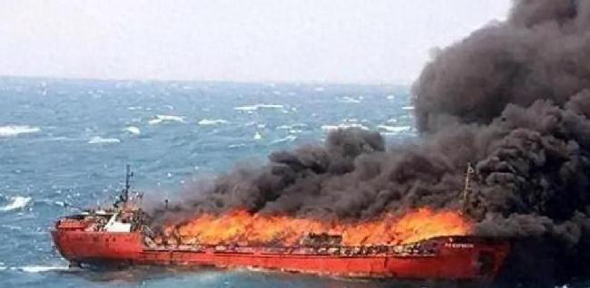 中东海域多艘商船接连爆炸起火 霍尔木兹海峡局势趋紧