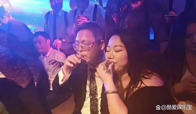 向佑在南昌某酒吧被网友拍到 夜店生活引争议