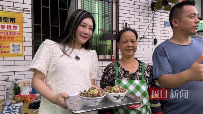 有人凌晨等3小时才吃上中山排骨 网红效应引爆排队热潮