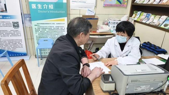 突然得癌症，男子懵了：我能吃能睡！这种“无症状”最危险