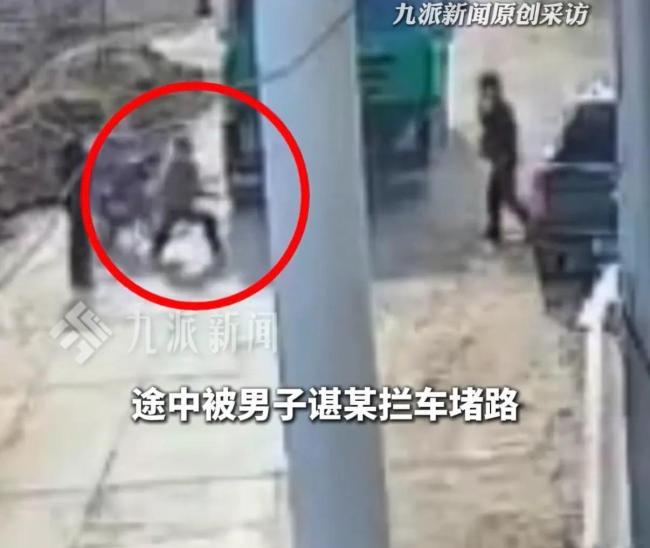 拦车被碾压致截肢男子发声 司机:他自己钻进去的