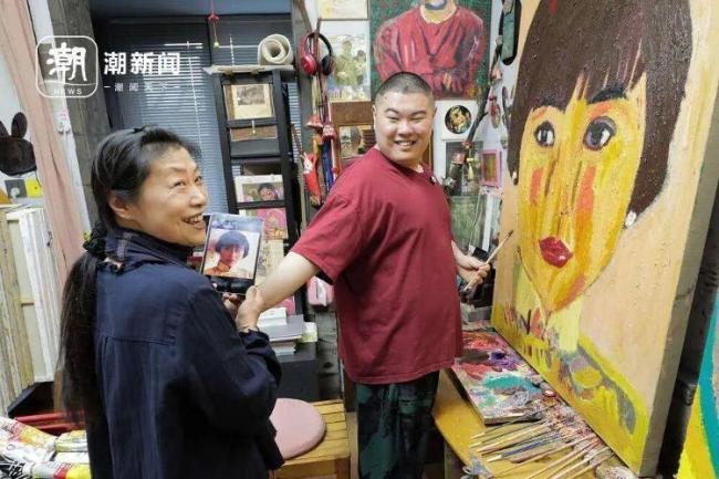 孤独症儿子画下不同年龄段的妈妈