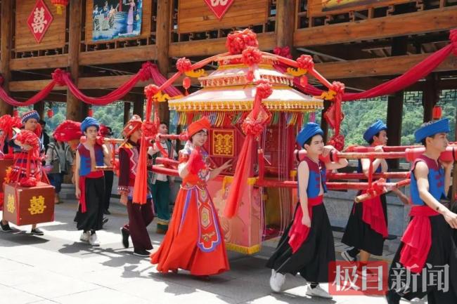 清江画廊领证可终生免费游景区 山水见证纵情时辰